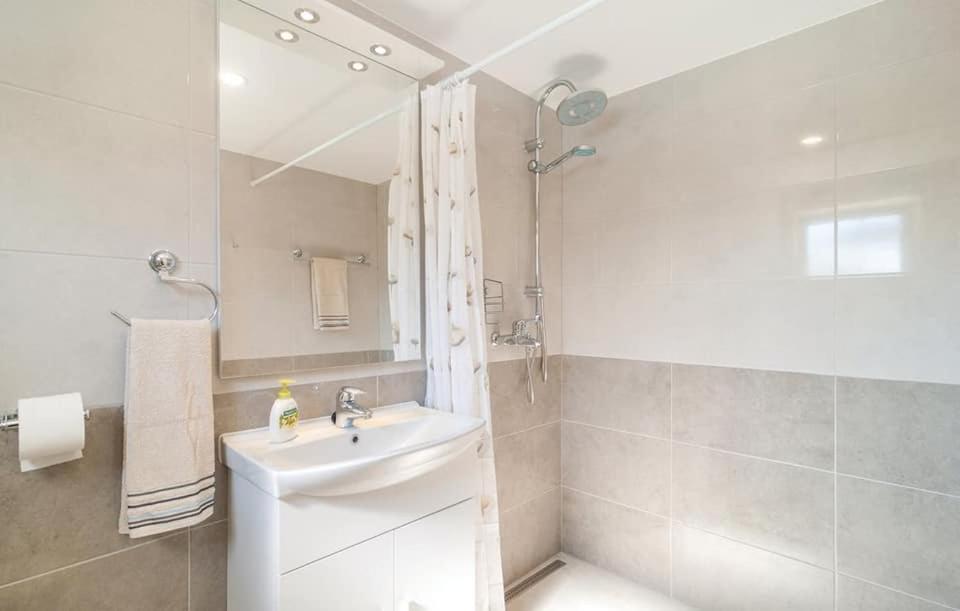 Apartments Mm Подстрана Екстериор снимка