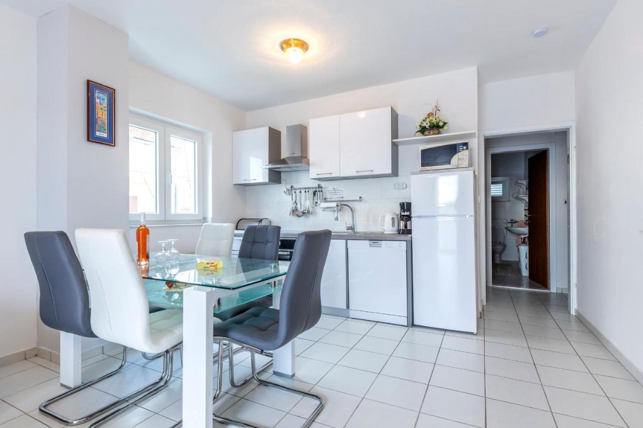 Apartments Mm Подстрана Екстериор снимка