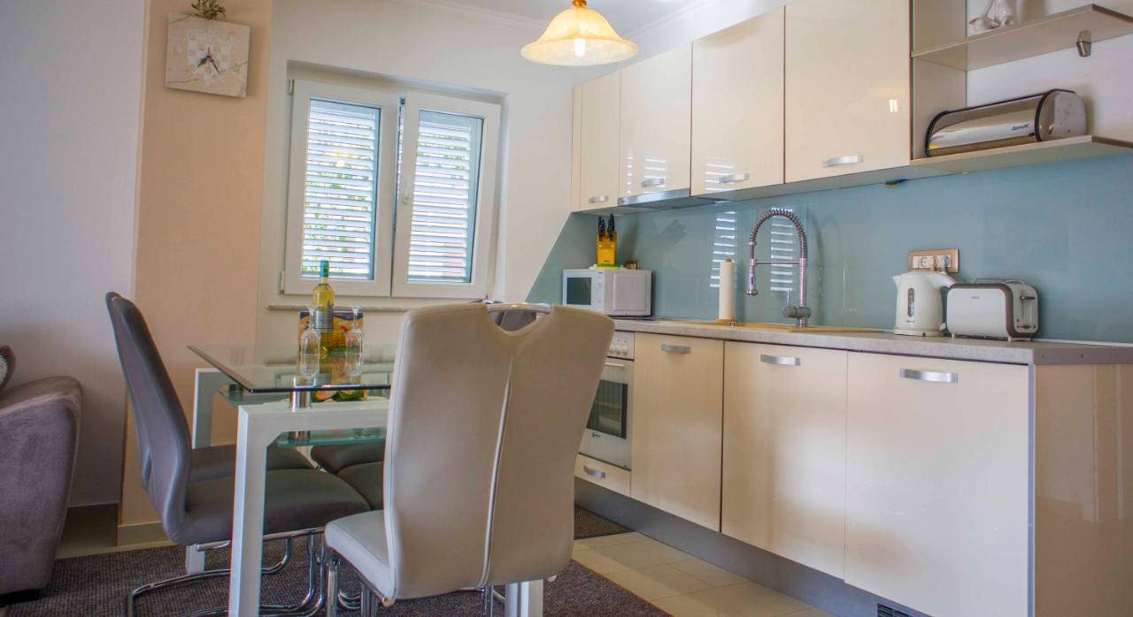 Apartments Mm Подстрана Екстериор снимка